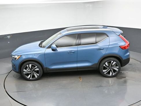 Used 2023 Volvo XC40 B5 Plus w/ Driver Assist Package AWD/4WD image 46