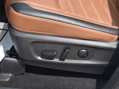 Used 2025 Nissan Pathfinder Platinum w/ Cargo Package FWD image 28