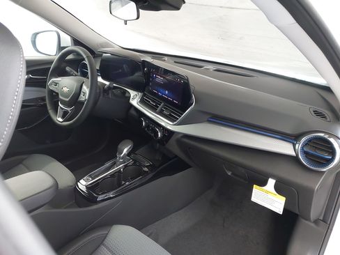 Used 2025 Chevrolet Trax LT w/ Driver Confidence Package FWD image 5