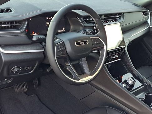 New 2025 Jeep Grand Cherokee Limited image 7