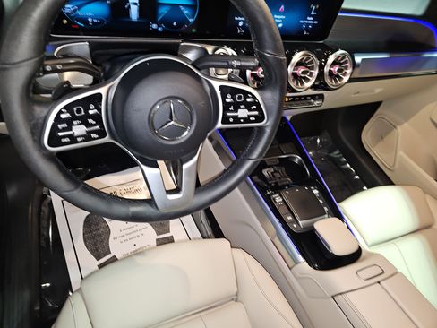 Used 2021 Mercedes-Benz GLB 250 4MATIC image 17