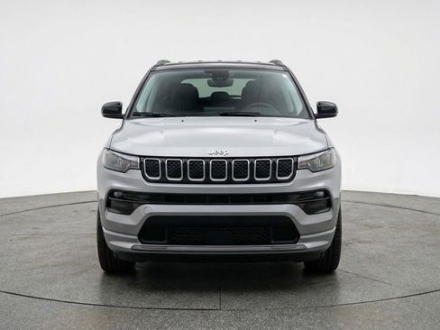 Used 2025 Jeep Compass Limited AWD/4WD image 2