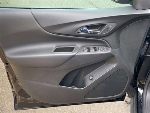 Used 2022 Chevrolet Equinox LT image 12