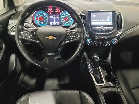 Used 2018 Chevrolet Cruze Premier FWD image 22