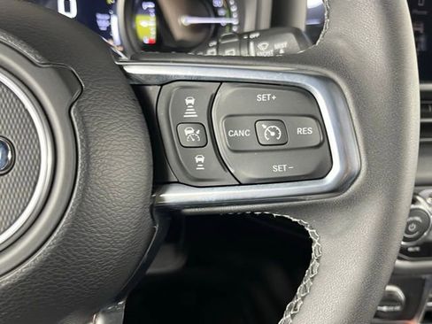 Used 2025 Jeep Wrangler Unlimited Sahara image 15