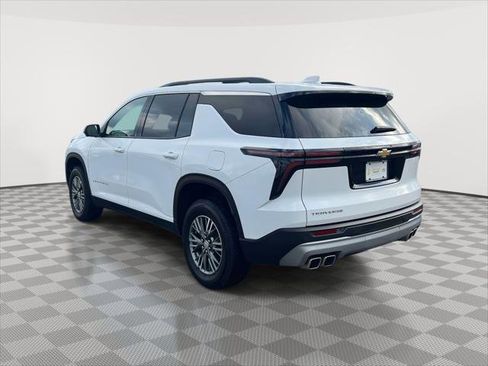 Used 2025 Chevrolet Traverse LT w/ Driver Confidence Package image 7