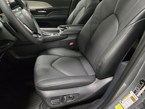 New 2026 Toyota Grand Highlander Platinum image 25