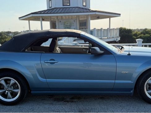 Used 2006 Ford Mustang GT RWD image 11