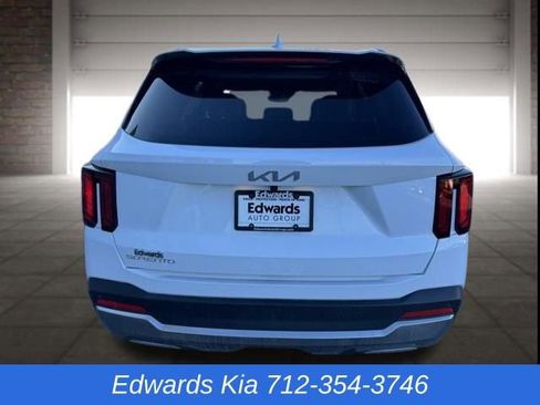 New 2025 Kia Sorento S image 6
