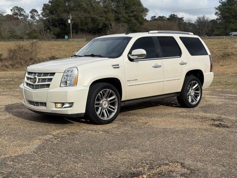 Used 2013 Cadillac Escalade Premium image 1