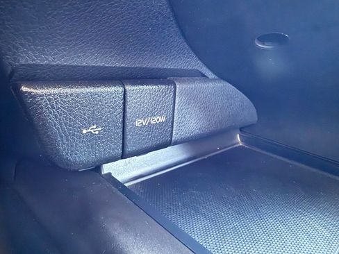 Used 2023 Toyota Camry SE image 39