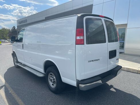 Used 2024 GMC Savana 2500 w/ Driver Convenience Package image 3