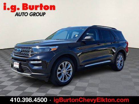 Used 2023 Ford Explorer XLT w/ Equipment Group 202A AWD/4WD image 3