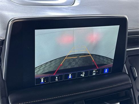 Used 2024 GMC Yukon AT4 w/ Technology Package image 15