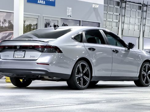 Used 2023 Honda Accord Sport image 9