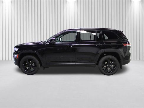 New 2025 Jeep Grand Cherokee Altitude image 6