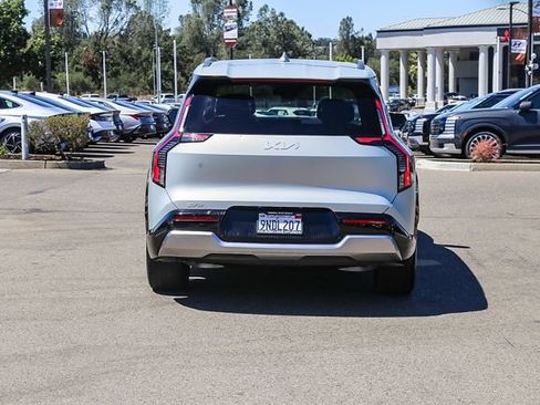 Used 2024 Kia EV9 Land AWD/4WD image 4