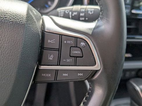 Used 2023 Toyota Highlander XLE FWD image 30