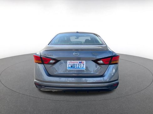 Used 2025 Nissan Altima 2.5 SV FWD image 6