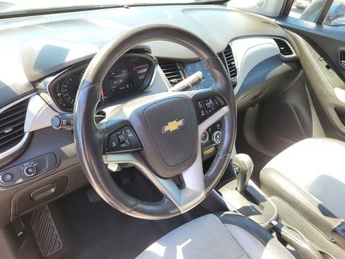Used 2019 Chevrolet Trax LT w/ LT Convenience Package FWD image 20