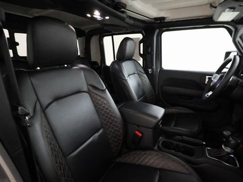 Used 2023 Jeep Gladiator Overland image 24