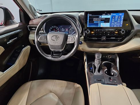 Used 2020 Toyota Highlander Limited image 9