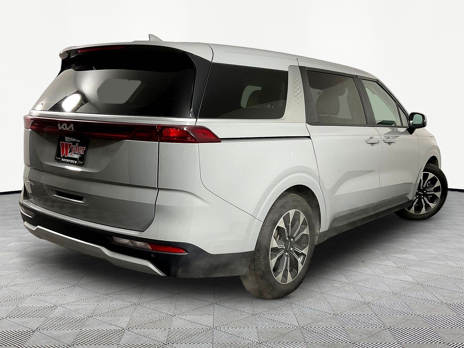 Used 2024 Kia Carnival EX FWD image 6