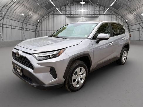 Used 2023 Toyota RAV4 LE AWD/4WD image 8