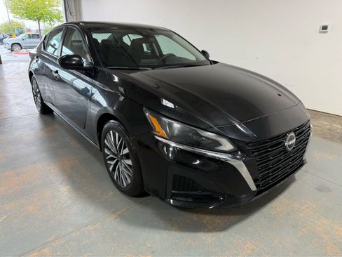 Used 2023 Nissan Altima 2.5 SV FWD image 5