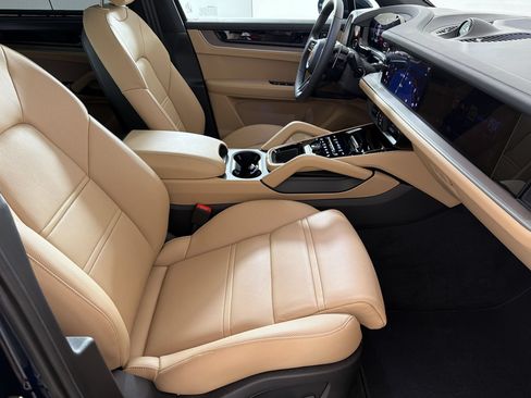 Certified 2026 Porsche Cayenne Coupe AWD/4WD image 25
