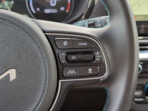 Used 2022 Kia Niro EX Premium FWD image 24