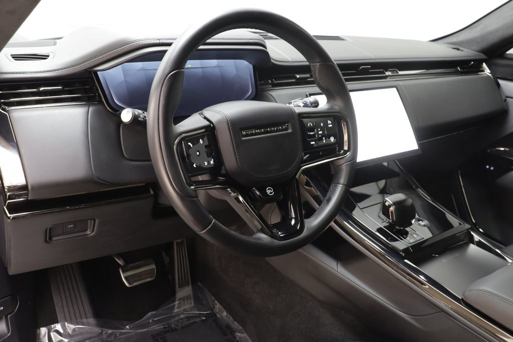 Used 2024 Land Rover Range Rover Sport AWD/4WD image 7