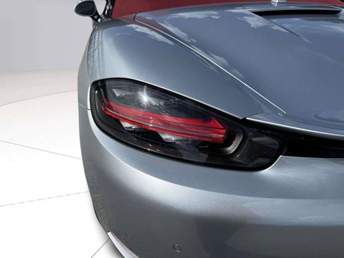 Used 2018 Porsche 718 Boxster RWD image 14