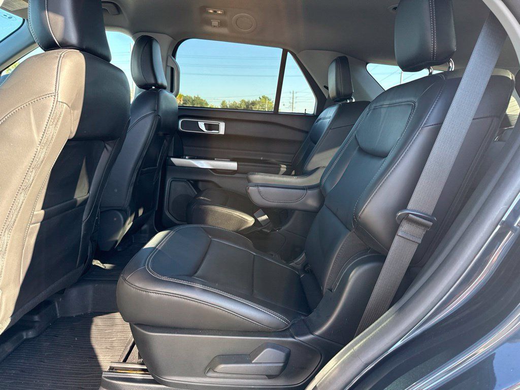 Used 2023 Ford Explorer XLT w/ Equipment Group 202A RWD image 9