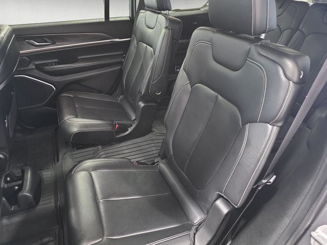 Used 2022 Jeep Grand Cherokee L Limited AWD/4WD image 13