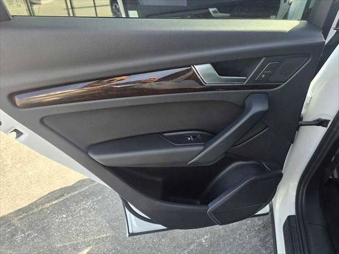 Used 2019 Audi Q5 2.0T Premium w/ Convenience Package image 19