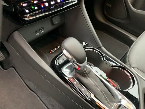 Used 2025 Buick Encore GX Avenir w/ Avenir Technology Package AWD/4WD image 14
