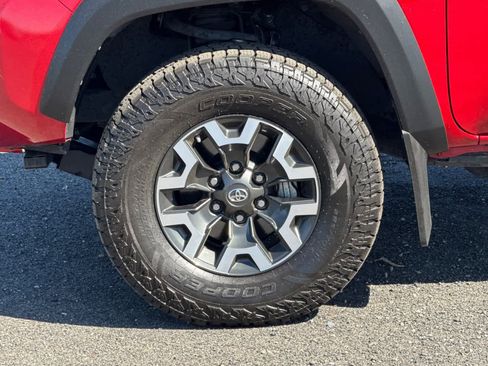 Used 2020 Toyota Tacoma TRD Off-Road w/ Technology Package AWD/4WD image 28
