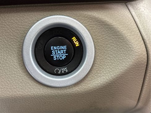 Used 2018 RAM 1500 Laramie w/ Convenience Group AWD/4WD image 38