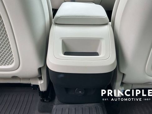 Certified 2023 Volvo XC60 B5 Plus w/ Protection Package Premier AWD/4WD image 33
