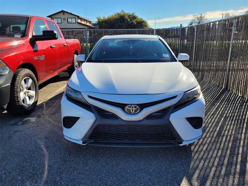 Used 2022 Toyota Camry SE image 2