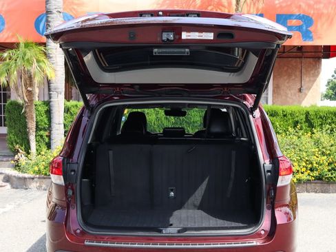 Used 2019 Toyota Highlander XLE image 8