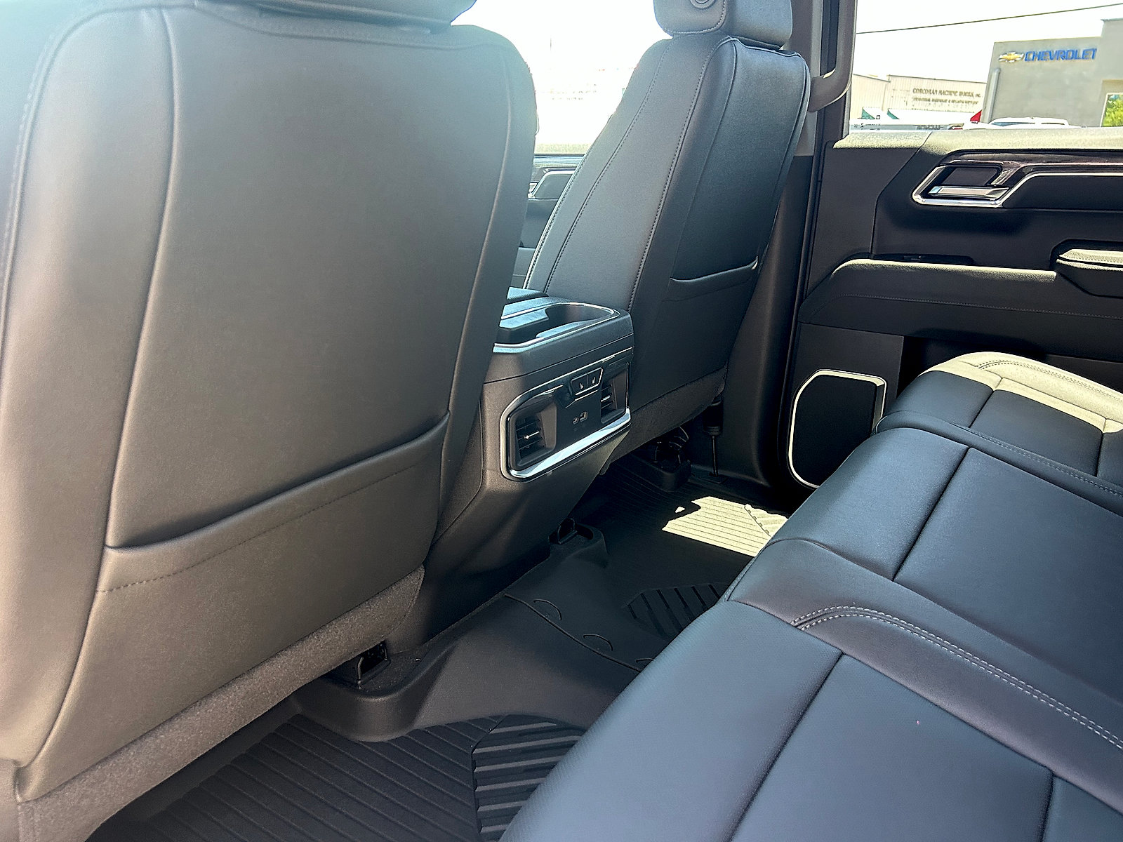 New 2026 Chevrolet Silverado 1500 LTZ w/ LTZ Premium Package AWD/4WD image 28