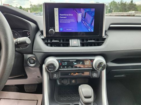 Used 2024 Toyota RAV4 XLE AWD/4WD image 12
