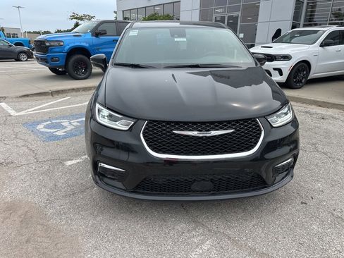 New 2026 Chrysler Pacifica Select image 9