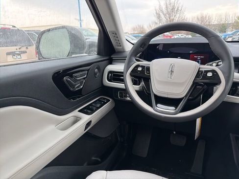 New 2026 Lincoln Aviator AWD image 18