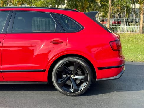 Used 2019 Bentley Bentayga image 28