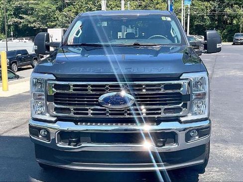 Certified 2025 Ford F250 XLT AWD/4WD image 3