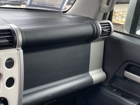 Used 2012 Toyota FJ Cruiser 4WD w/ Convenience Pkg image 22