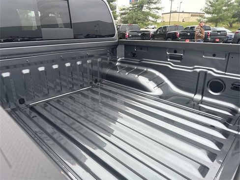 New 2026 Nissan Frontier S image 13